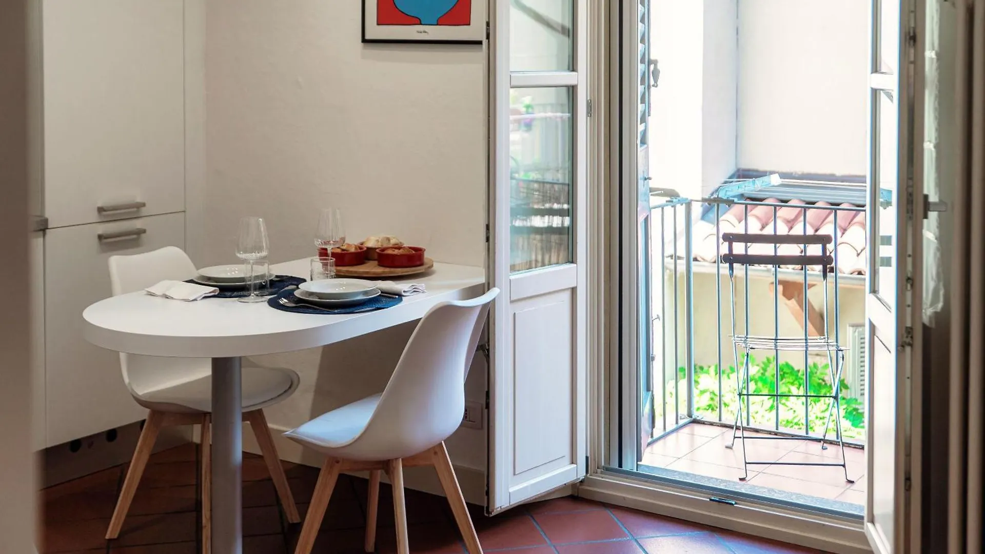 Flipping Flat - By MyhomeinCôme Italia